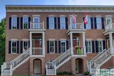 Image de Southern charm with a splash of modern decor