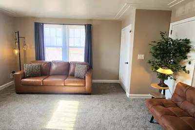Image de Comfortable 2br Near Lakewalk with Private Entry & Parking