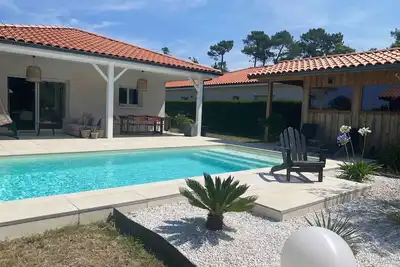 Image de Belle villa moderne de 100 m² avec piscine pour 6 personnes