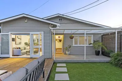 Image de Sunny Central Auckland Villa with Hot Tub. Pet Friendly!