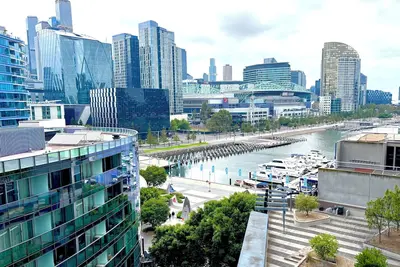 Image de Your light filled Docklands escape by the harbour