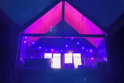 Image de Spacious townhome -hot tub, mt view, golf and skiing nearby - family friendly!