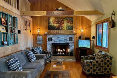 Image de Sunny Waterfront Cottage with Boats and Fun Lake Toys!