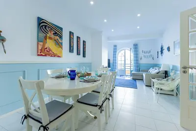 Image de Santa Blue - Sea-front vacation home 1 hour from Lisbon!