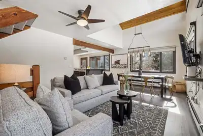 Image de Villa Mount Royal: Great location - New Listing!