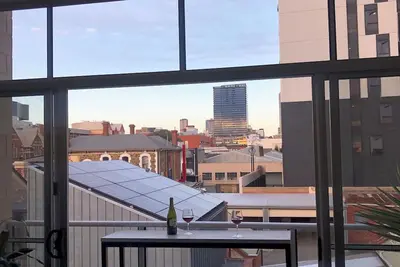 Image de Modern 3-Bed/3-Bath Townhouse with Parking & Balconies