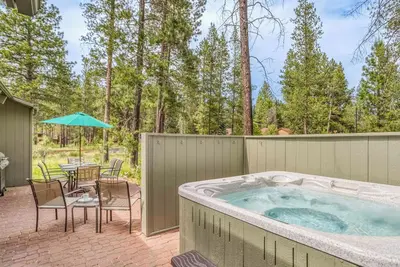 Image de Sunriver retreat w/ hot tub, Sharc passes, pet-friendly