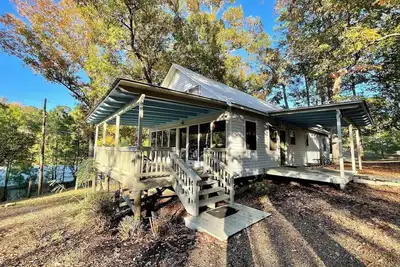 Image de Large 4-Bedroom Cabin with Full Kitchen, Vaulted Great Room & Outdoor Gathering Space