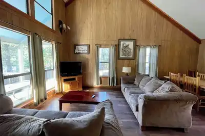 Image de Comfortable Family Cabin with Vaulted Great Room, Full Kitchen & Outdoor Firepit