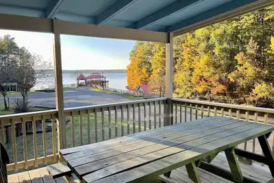 Image de Large 3-Bedroom Retreat with Vaulted Great Room, Full Kitchen & Firepit