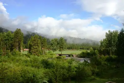 Image de Wilderness, wildlife, and fishing cabin
