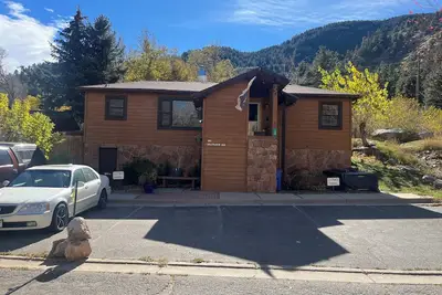 Image de Marvelous 4-bedroom house with Ac in Historic Boulder on Boulder Creek.