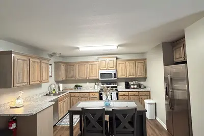 Image de Tremendous 3-bedroom townhome with close to Cave Hollow Park in Warrensburg