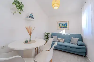 Image de Appartement de deux chambres avec le balcon Vir (A-22930-b)