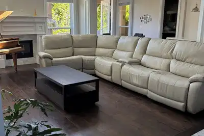 Image de Beautiful house close to ocean with stunning view, close to Vancouver