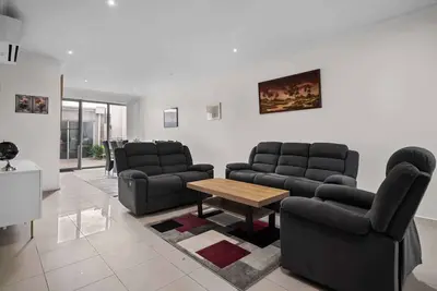 Image de Spacious 3-Bed Townhouse in Coburg