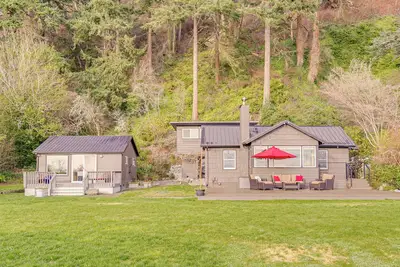 Image de Private 3-Acre Beach! Family Retreat in Freeland