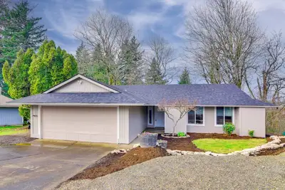 Image de Peace & Serenity in Gresham! Sleek Home w/ Yard