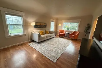 Image de Historic Olympia 4 Br Home | Walk to Capitol & Downtown | Fenced Yrd + Firetable