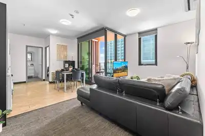 Image de 2br East End Escape | Parking + Balcony + Cinema
