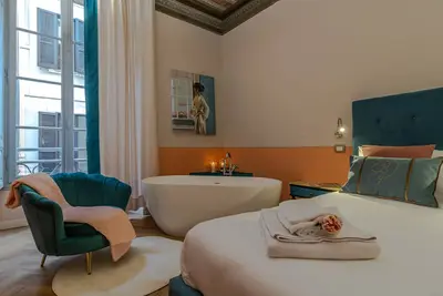 Image de La Dama_Elegante, Affrescato and Roof Top Lake View