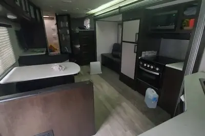 Image de Camper sleeps up to 10, pets and atv friendly, backyard pool, local attractions