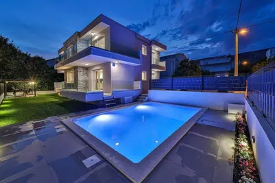 Six Bedroom Villa with Heated Pool
