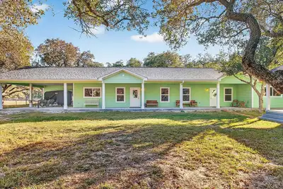 Image de Affordable Duplex in the Heart of a Beach & Fishing Town, Walk to Fulton Pier!