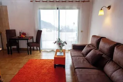 Image de Rustic apartment: barbecue, garden, sea view