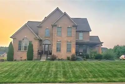 Image de Spacious 4-bedroom family friendly house, convenient to airport and downtown