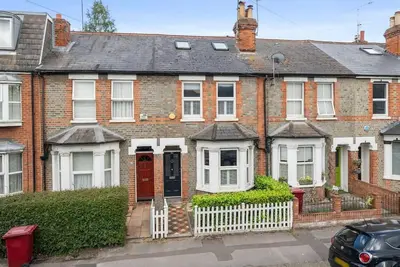 Image de Lire la maison moderne au bord de la Tamise