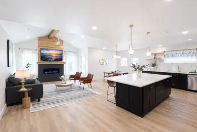 Image de Modern Retreat at Burgamy Park