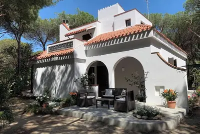 Image de Villa Hideaway - En plein cœur de la pinède, à seulement 250 mètres de la plage