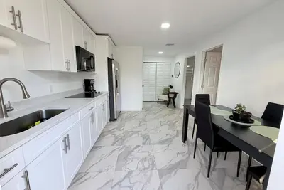 Image de 2/1 peaceful, lakeview studio