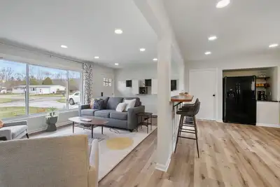 Image de Locals Landing: Modern Family Retreat midway to Casino, River, & Lake Michigan