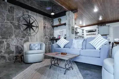 Image de Residences on 4th/ Ominiplex 5 min. / 4 Bedrooms