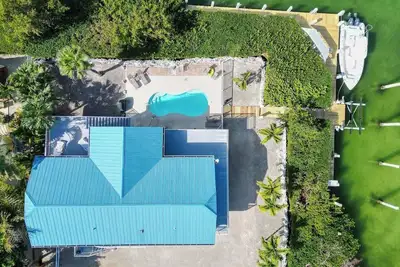 Image de Sombrero Sands 3/2 w pool + 80 ft dock, . 5 miles to Sombrero Beach