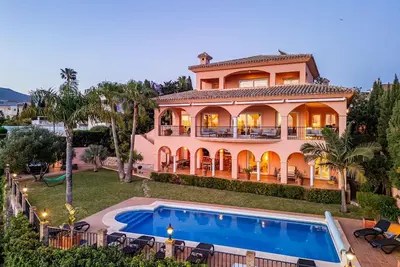 Image de Villa « Beachside avec superbe vue sur la mer », Wi-Fi et climatisation