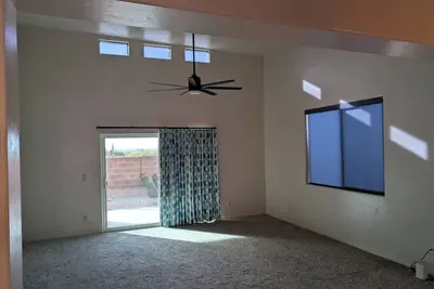 Image de 2-bedroom townhome in delightful Tucson with cool Ac