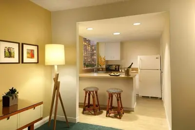 Image de Spacious Unit Near Waikiki Beach | Waikiki Bliss & Breakfast Included