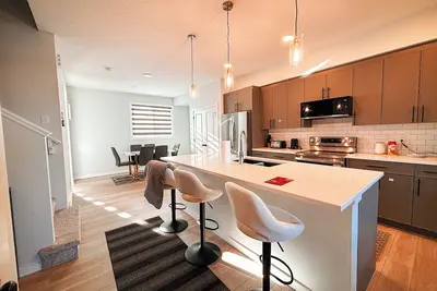 Image de 3 bedroom + office full house in the heart of Southfork Leduc