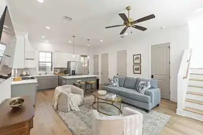 Image de New Modern Home- River Ranch - King Bed