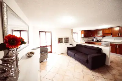 Image de Just 3 km from Cernobbio and the lake, intimate accommodation, with panoramic views.