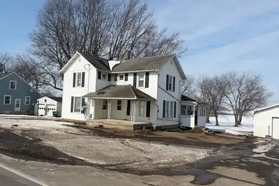 Image de 3-bedroom Newly renovated house in Clyde  \nClose to Sandusky and Lake Erie.