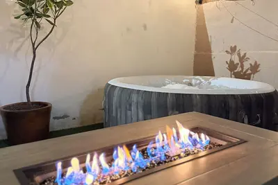 Image de Outdoor Jacuzzi with FirePit and perfect location