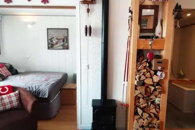 Image de 200m du centre station, vue station, balcon, cheminée ou poêle à bois, télévision, casier à ski