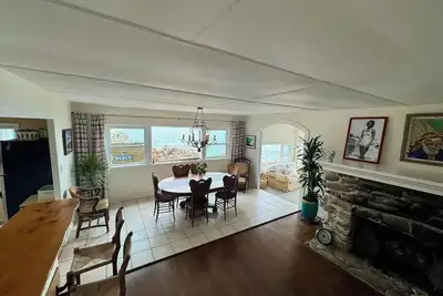 Image de 2-bedroom cottage in soothing Ventura with cool Ac breeze