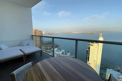 Image de Infinitum Spectacular 23rd floor 1 Br Condo