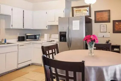 Image de Downtown Laughlin, Steps to the Casinos & River, Pet Friendly Monthly rental