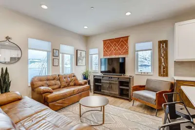 Image de Trekker Townhome / Mountain Charm / New Floors!